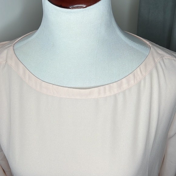 NWT LOFT Tulip or Flutter short sleeve tee in peach fuzz - size small pinkish - Picture 2 of 12